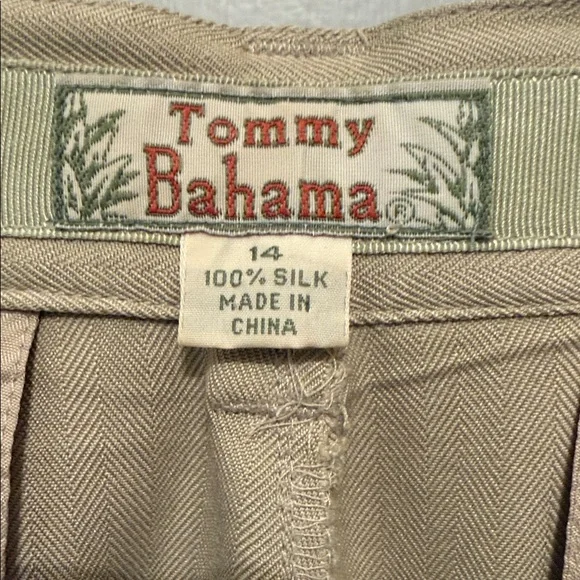 Vintage Tommy Bahama Women’s Sage Green Flat-Front Dress Shorts - Picture 6 of 6